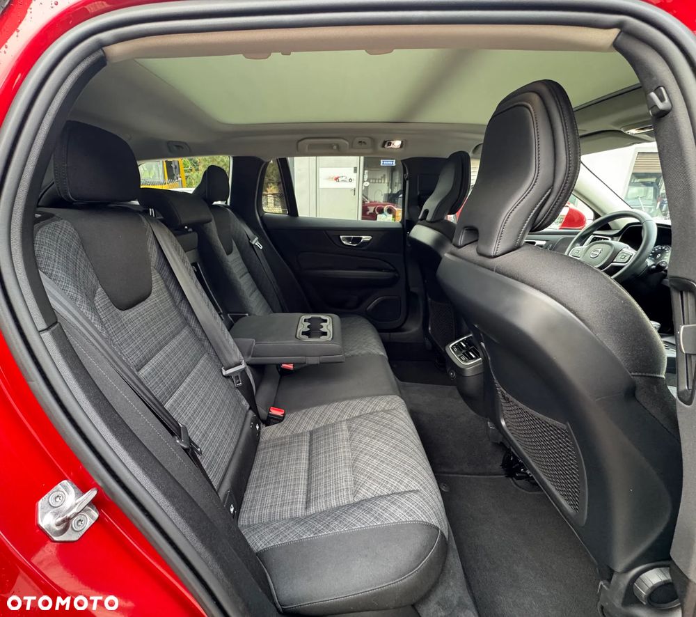 Volvo V60 B4 D Momentum Pro - 29