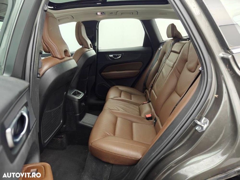 Volvo XC 60 T8 Twin Engine AWD Momentum - 17
