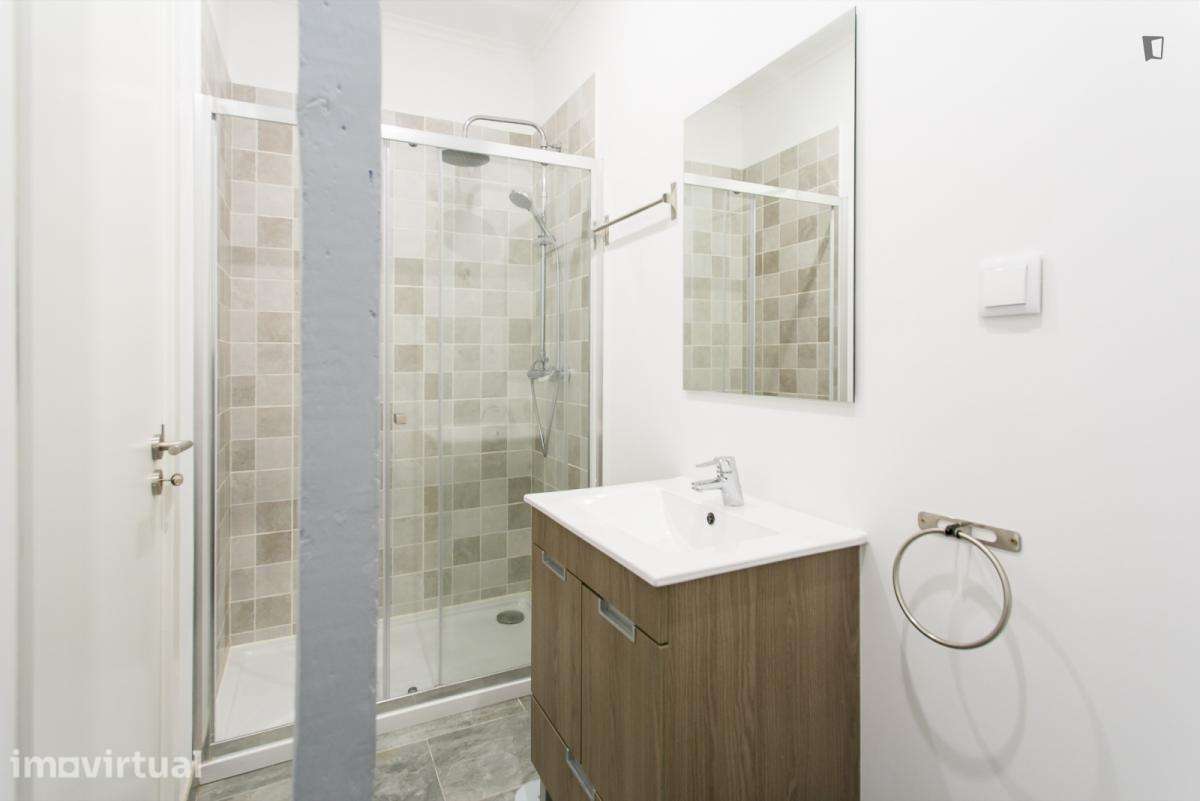 Quarto - localizado em Anjos Lisbon - Grande imagem: 5/27