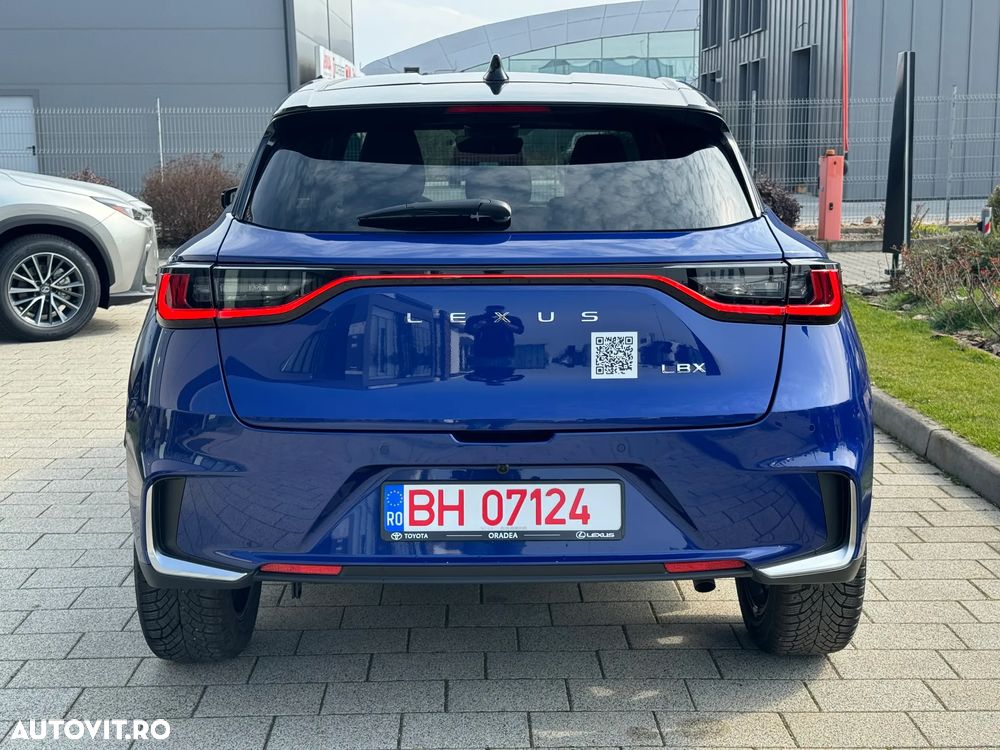 Lexus LBX - 6