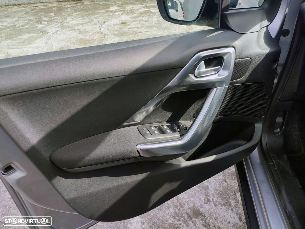 Peugeot 2008 1.2 PureTech Style - 20