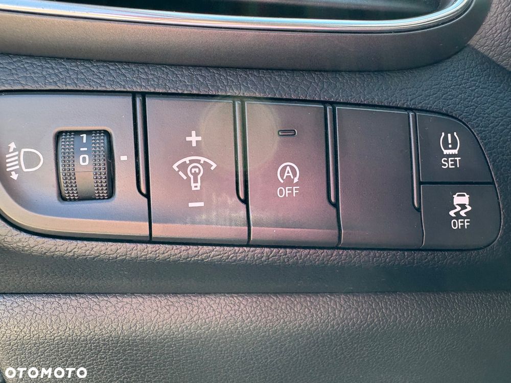 Hyundai i30 1.5 DPI Classic + - 21