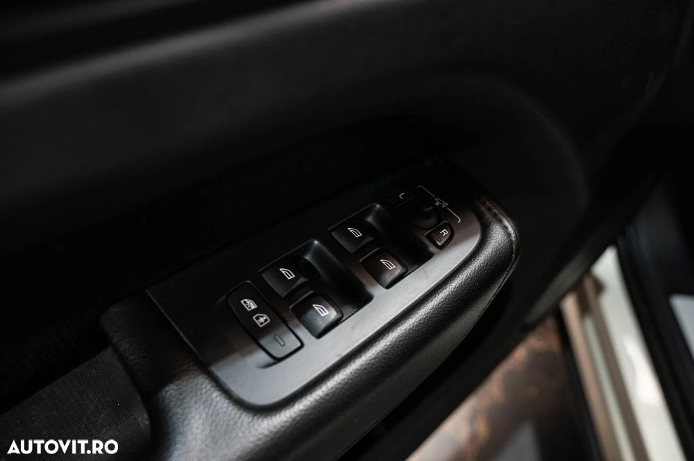 Volvo XC 60 B4 D AWD Geartronic Momentum - 25