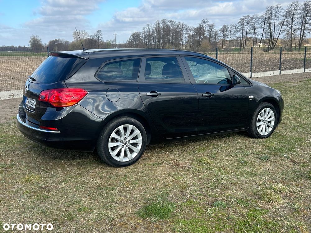 Opel Astra 1.4 Turbo 150 Jahre - 9