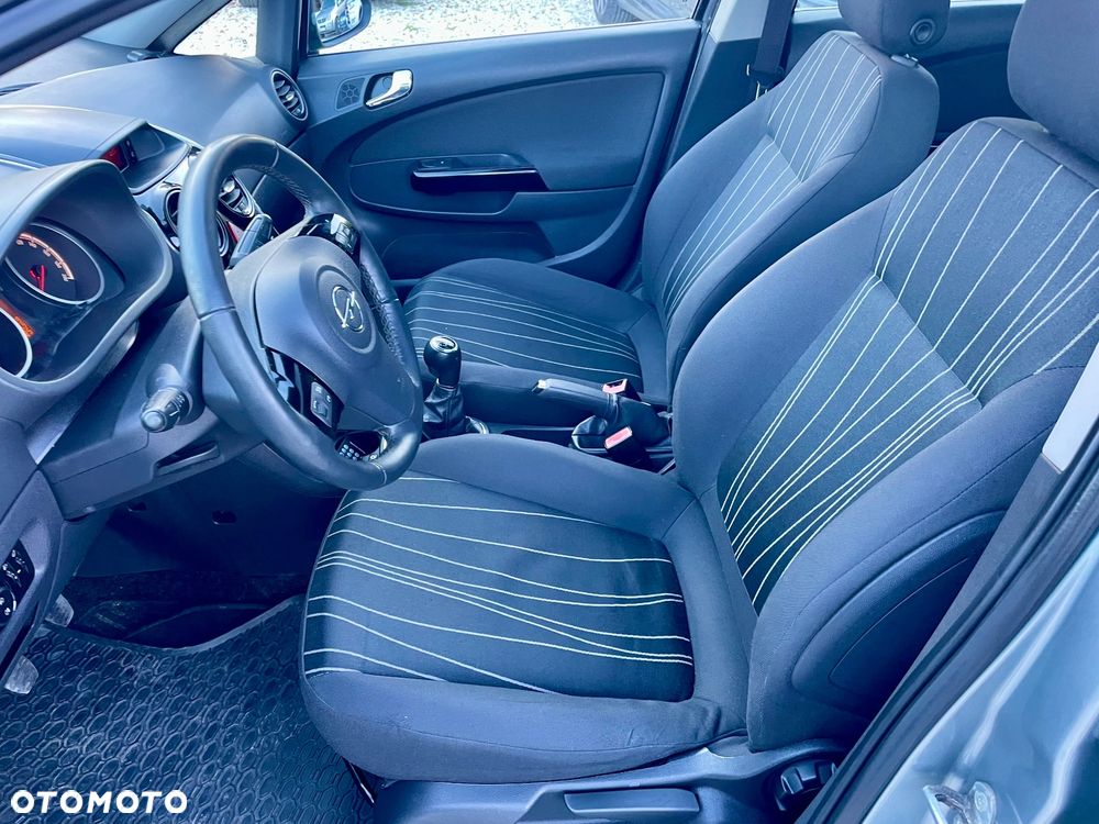 Opel Corsa 1.4 16V Cosmo - 24