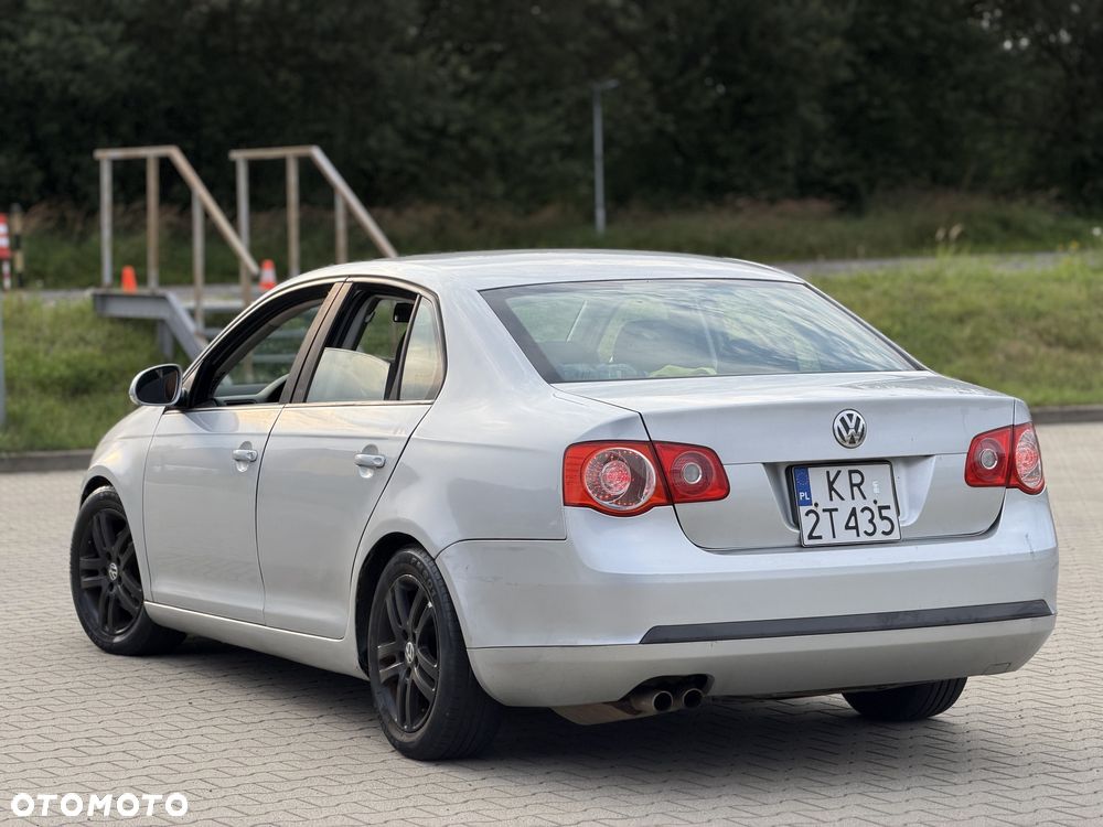 Volkswagen Jetta - 3