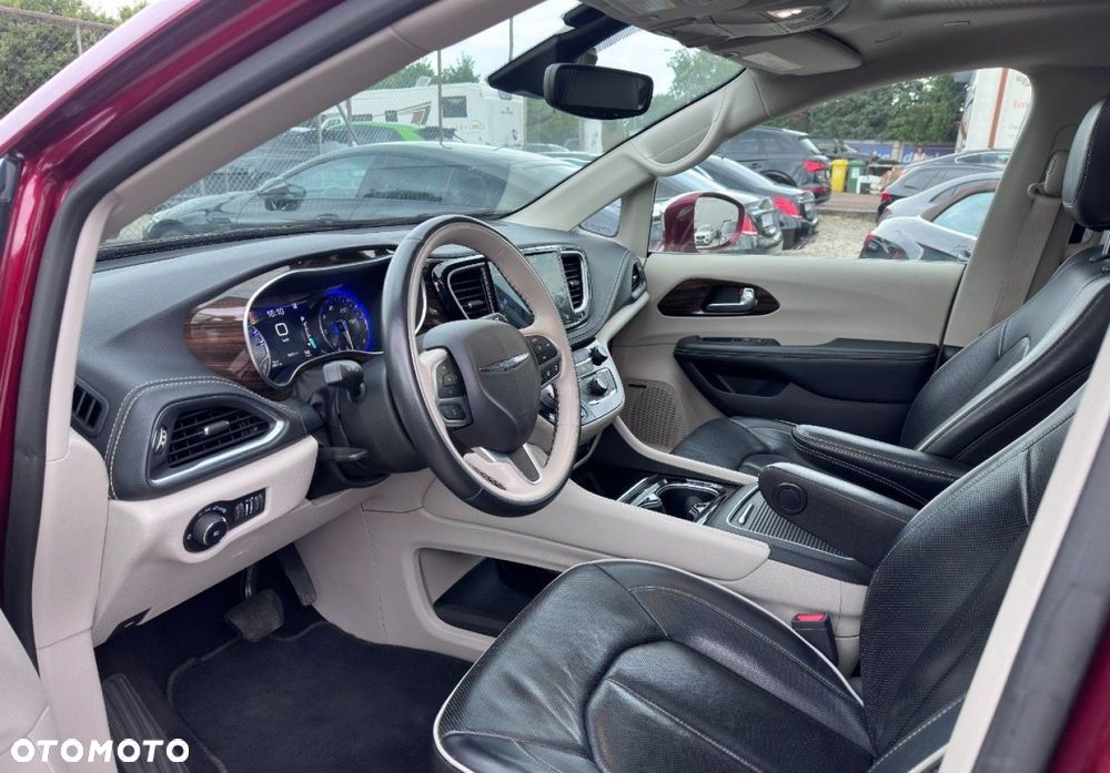 Chrysler Pacifica - 12