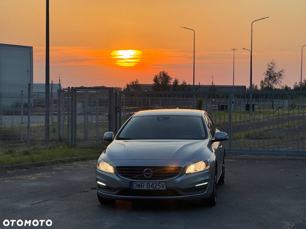 Volvo V60 D4 Drive-E Kinetic - 1