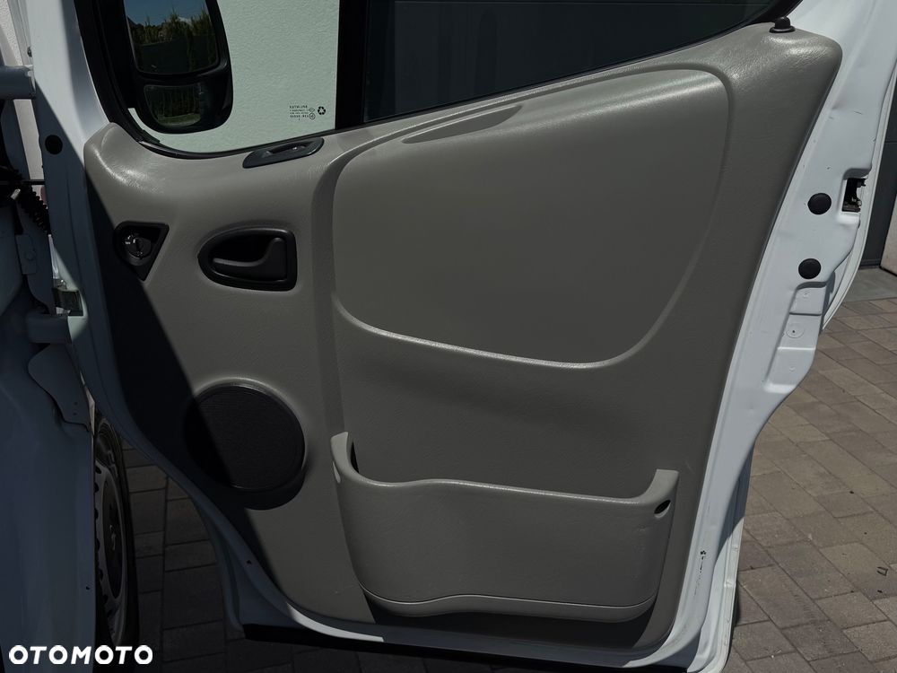 Opel Vivaro - 25