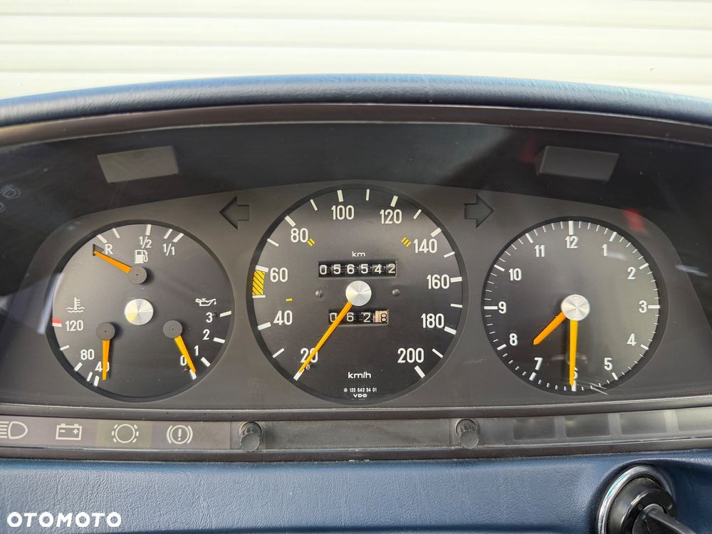 Mercedes-Benz W123 - 33