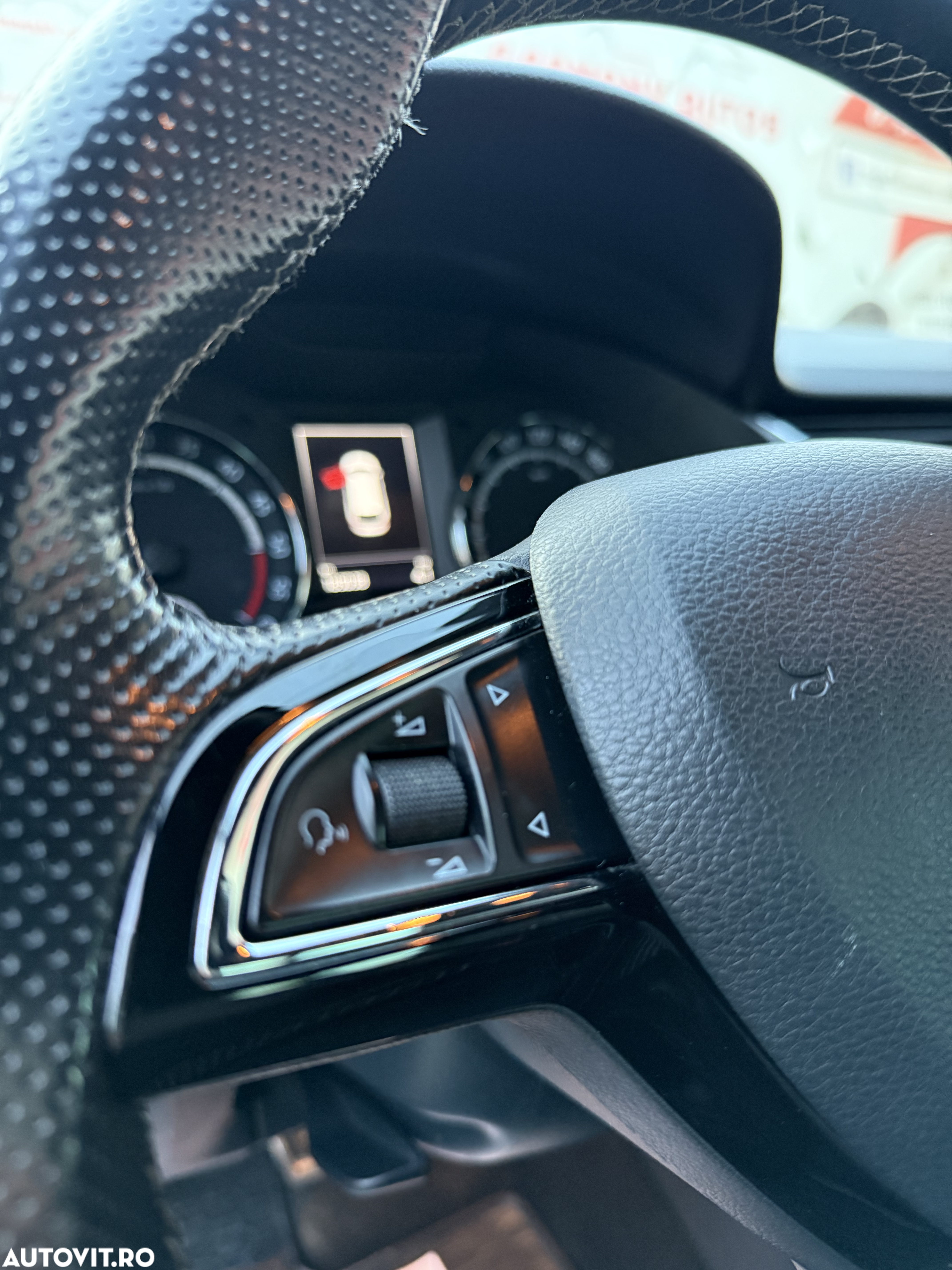 Skoda Octavia 2.0 TDI DSG RS - 32