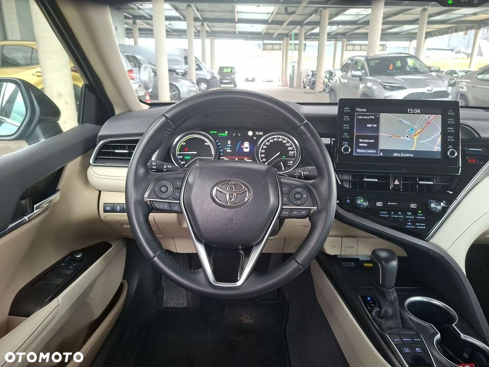 Toyota Camry - 17