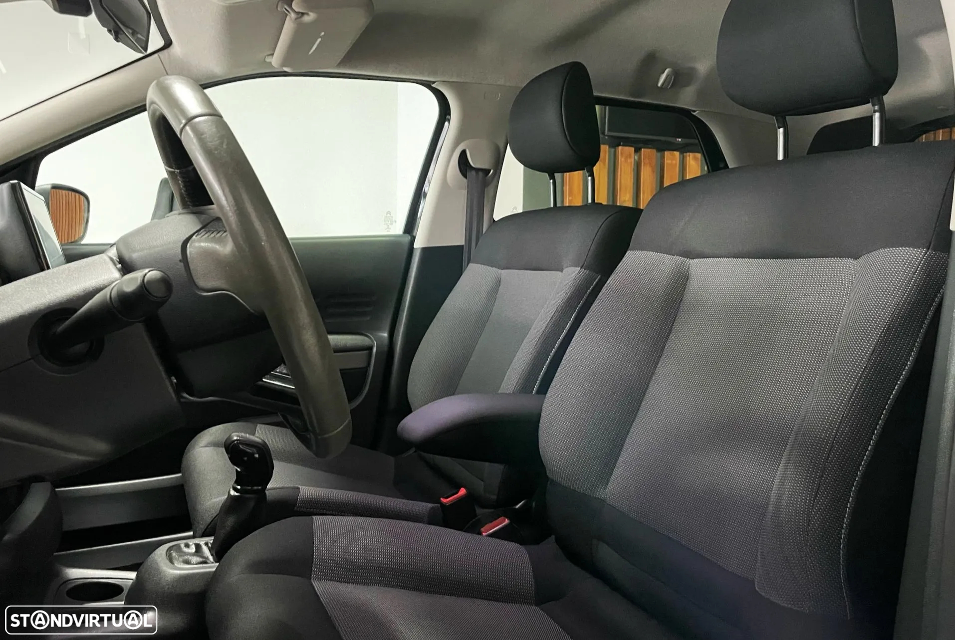 Citroën C4 Cactus 1.6 BlueHDi Shine Ed.Midnight - 28