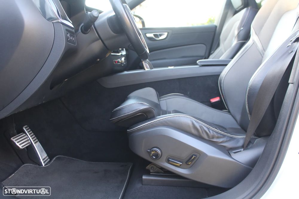 Volvo XC 60 2.0 T8 PHEV R-Design AWD - 12