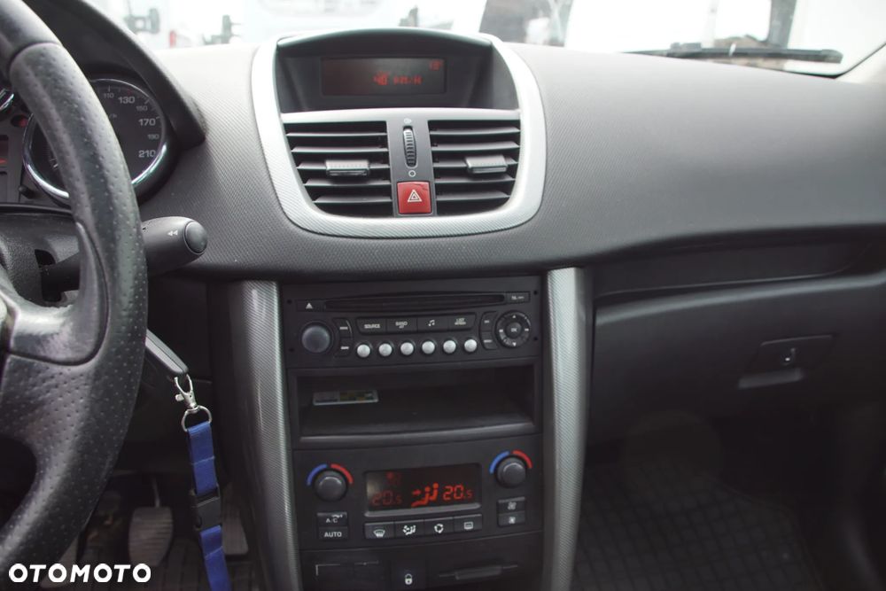 Auto na części - Peugeot 207 1.6 HDI 90 KM 9HX 20DP27 EXL 2007R Silnik Skrzynia Drzwi Maska Błotnik Klapa Zderzak Lampa Lusterko Klamka Szyba Deska Kokpit Sterownik Moduł Czujnik Licznik Wyświetlacz Panel Kierownica - 12