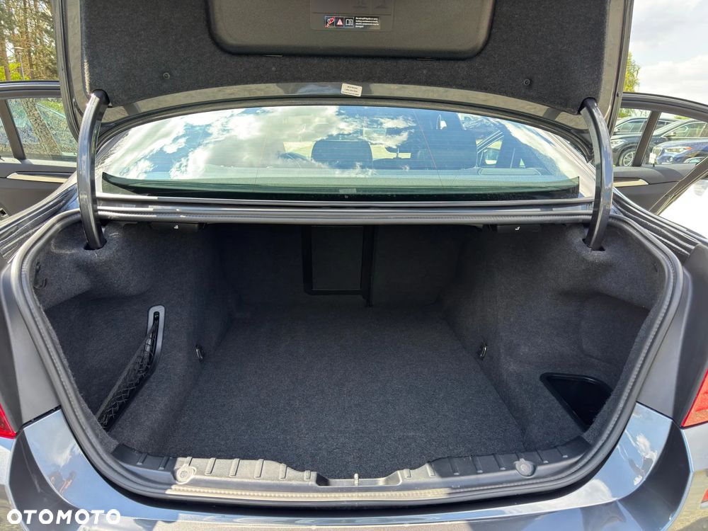 BMW Seria 5 528i xDrive - 28