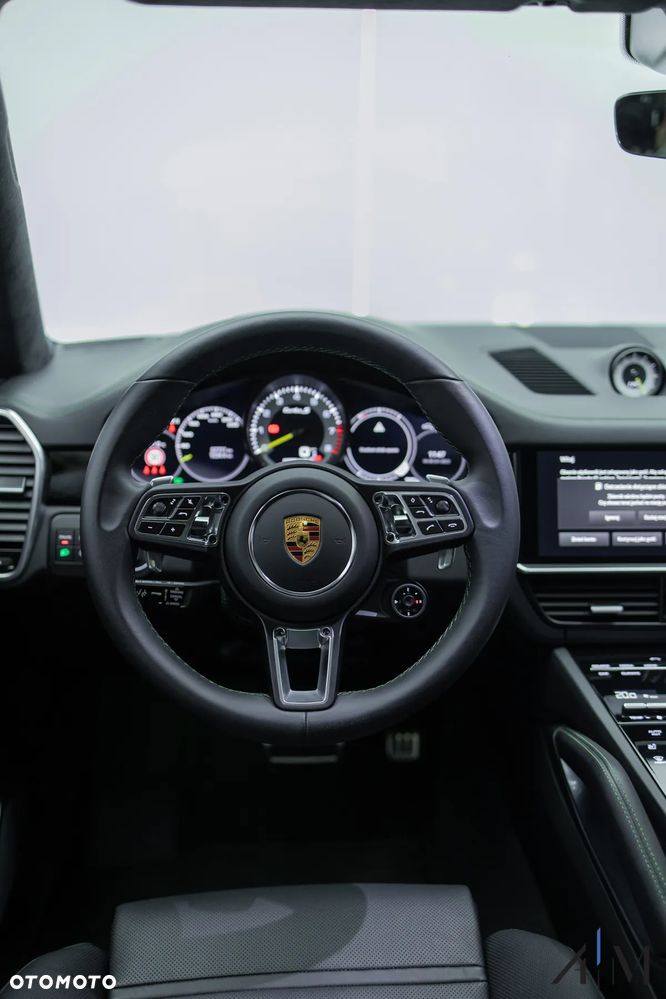 Porsche Cayenne - 16