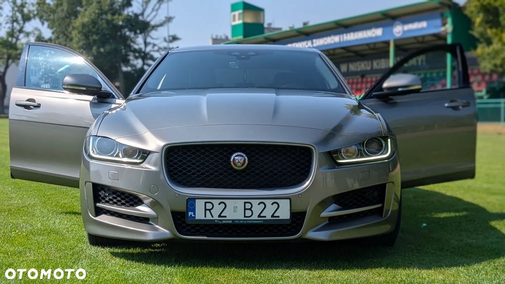 Jaguar XE 2.0 T R-Sport - 7