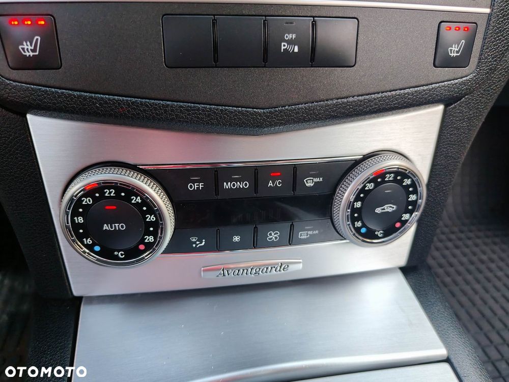 Mercedes-Benz Klasa C 220 CDI DPF Automatik BlueEFFICIENCY Avantgarde - 29