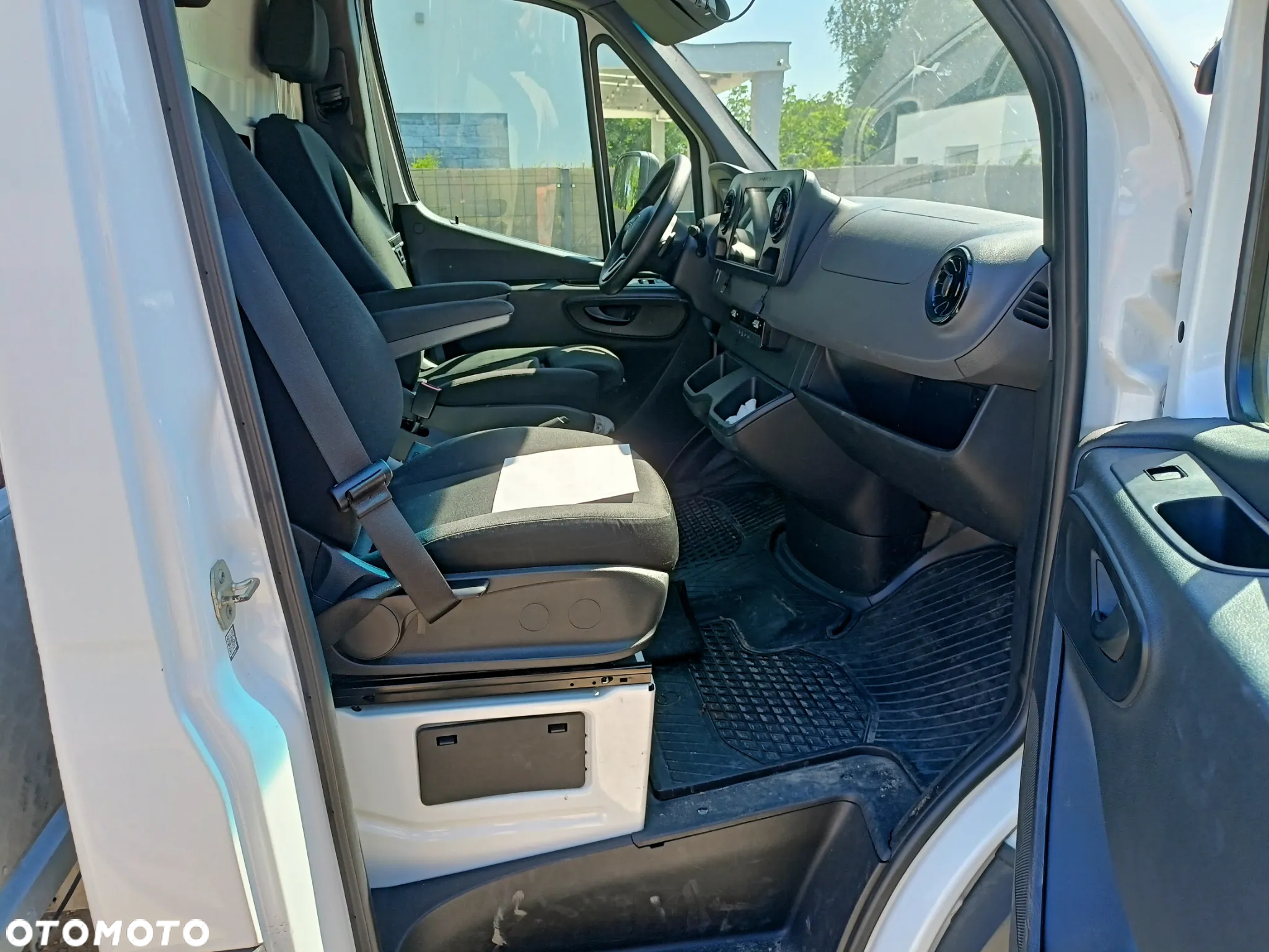 Mercedes-Benz Sprinter - 14