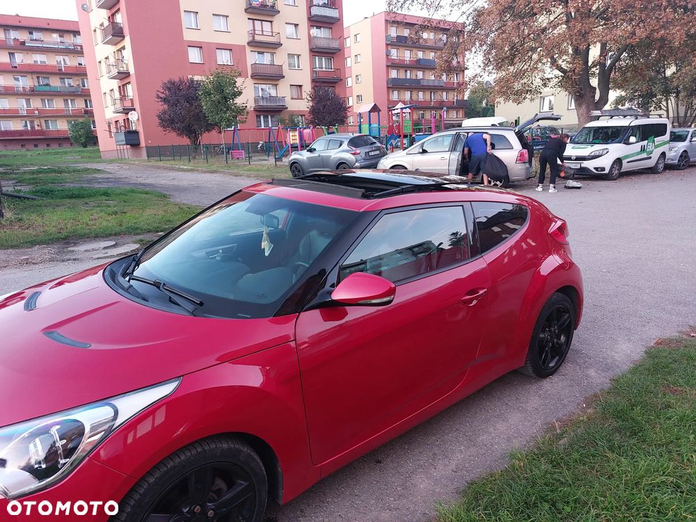Hyundai Veloster - 5