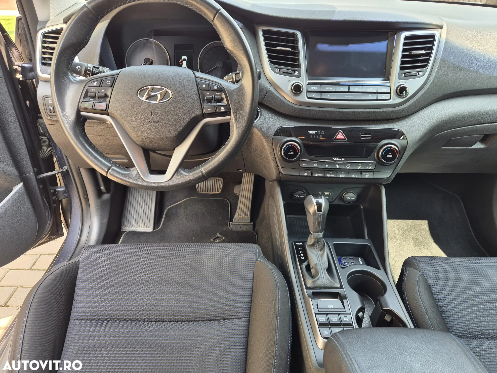 Hyundai Tucson 2.0 CRDI 4WD Automatik Advantage - 24
