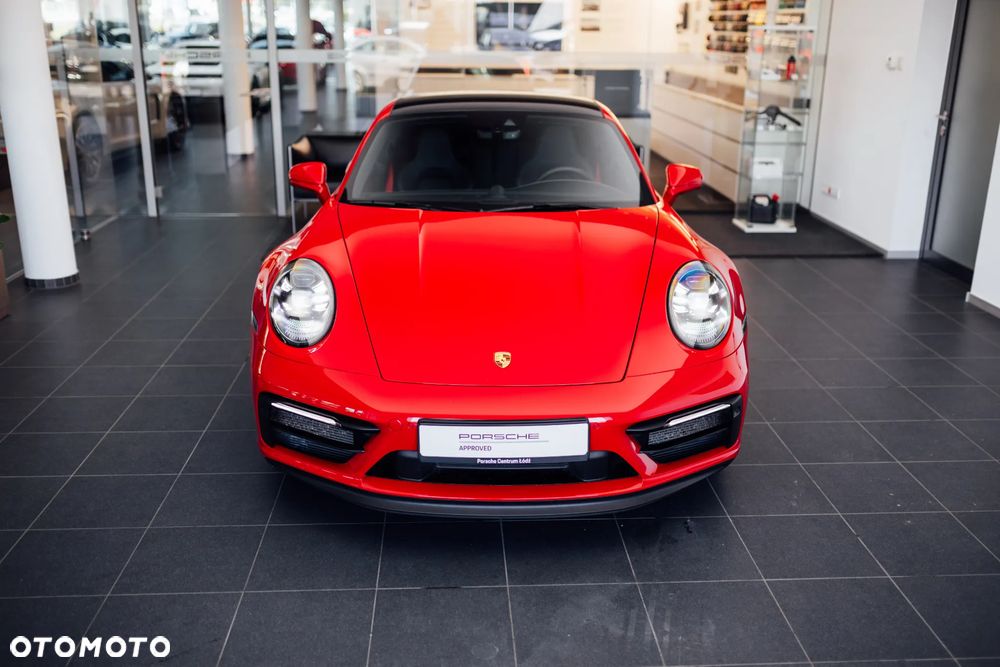 Porsche 911 Carrera 4 GTS - 10