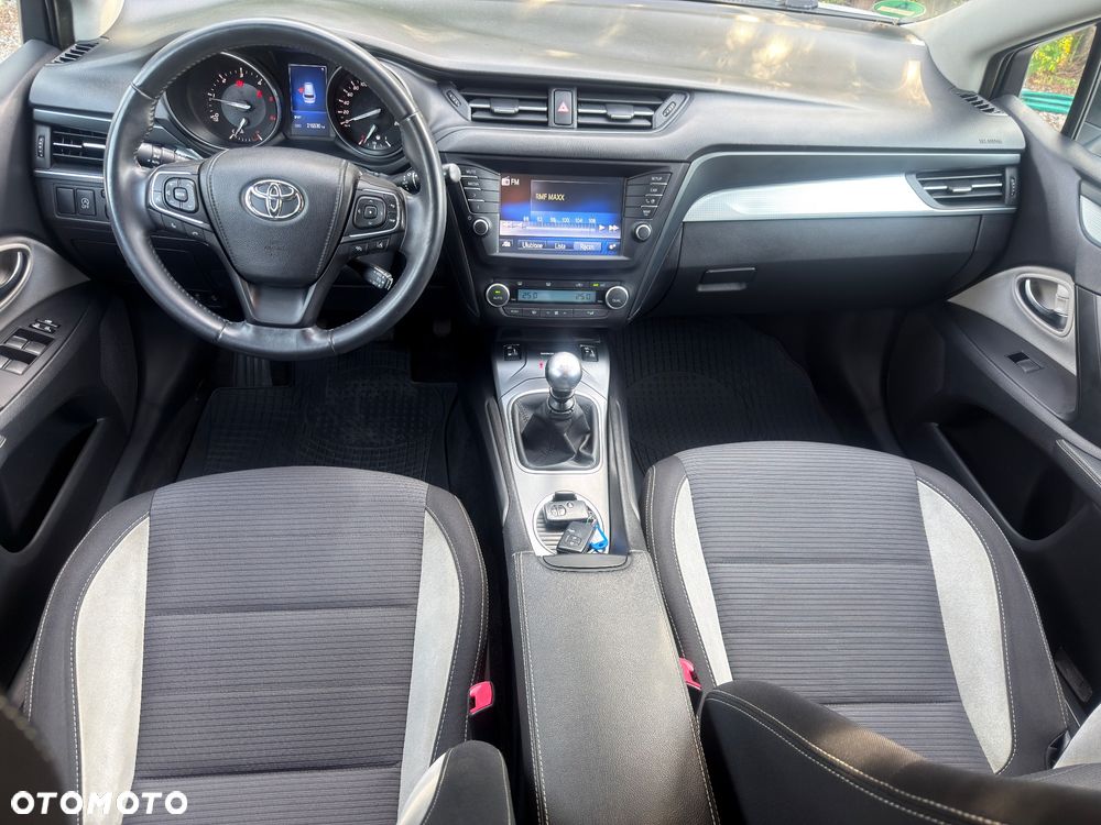 Toyota Avensis 2.0 D-4D Premium - 23