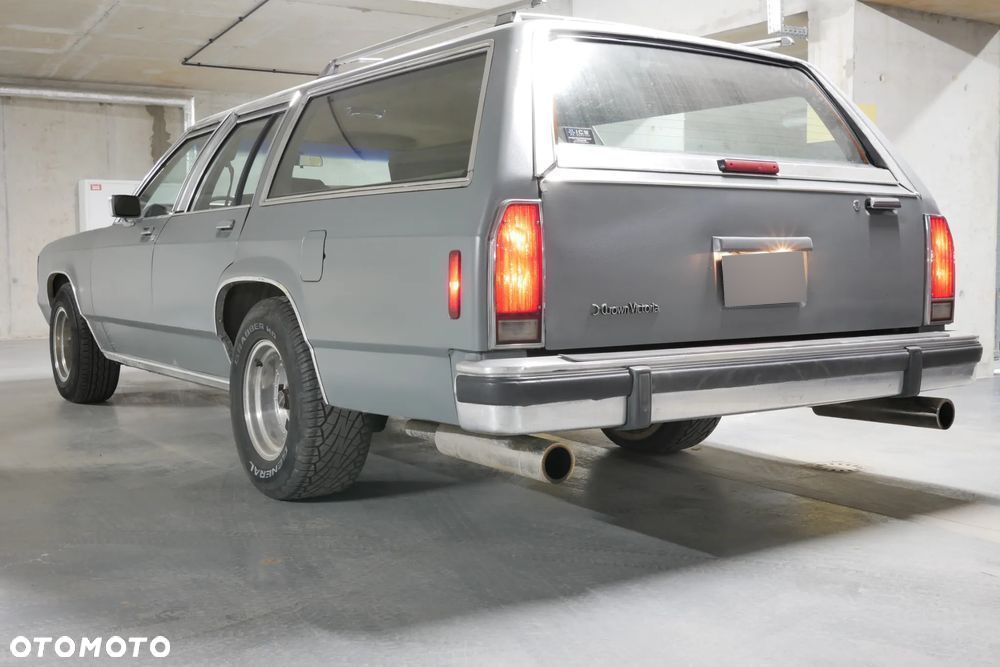 Ford Crown - 6