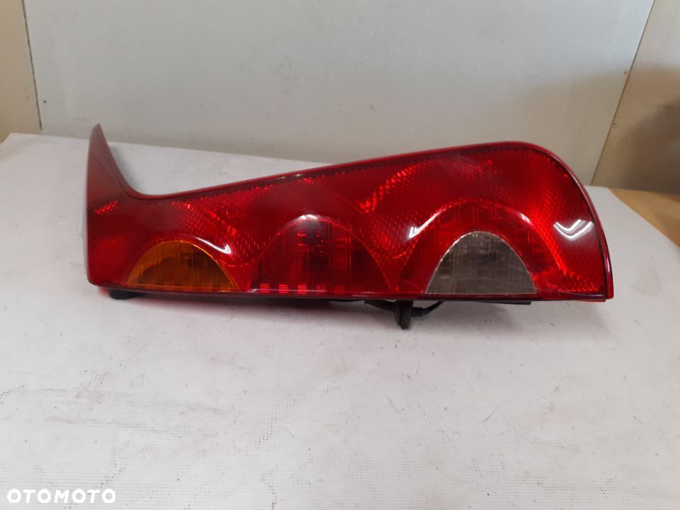 NISSAN NOTE E11 LAmpa tył tylna prawa - 1