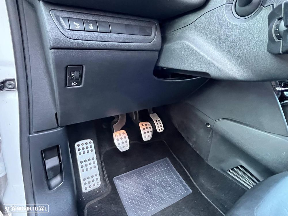 Peugeot 208 - 14
