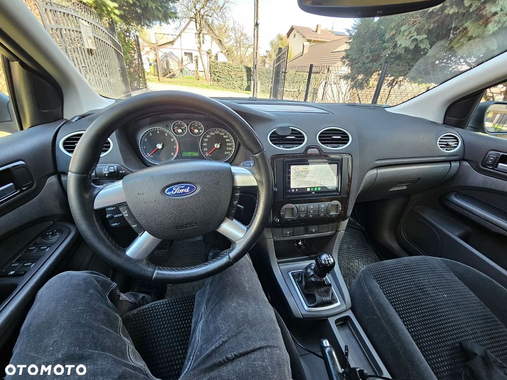 Ford Focus 2.0 Ghia - 15