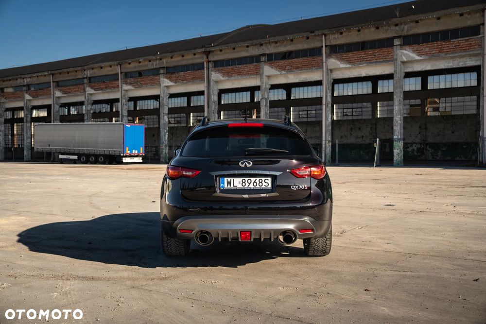 Infiniti QX70 - 11