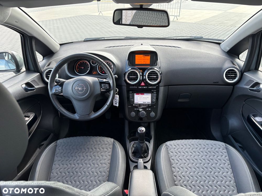 Opel Corsa 1.4 16V Cosmo - 24