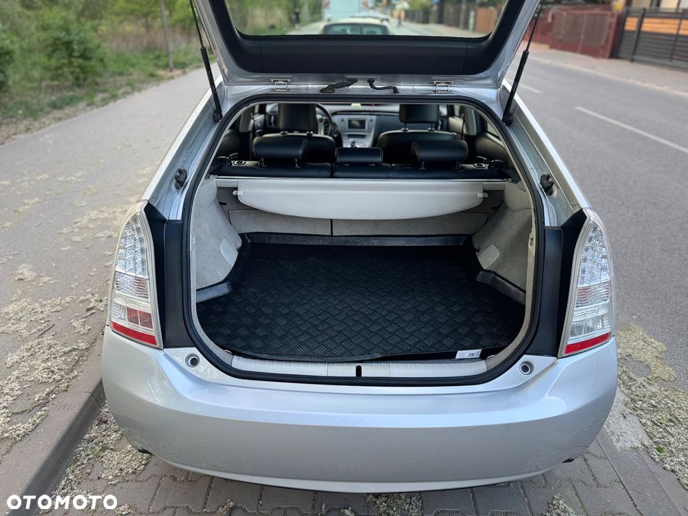 Toyota Prius (Hybrid) - 10