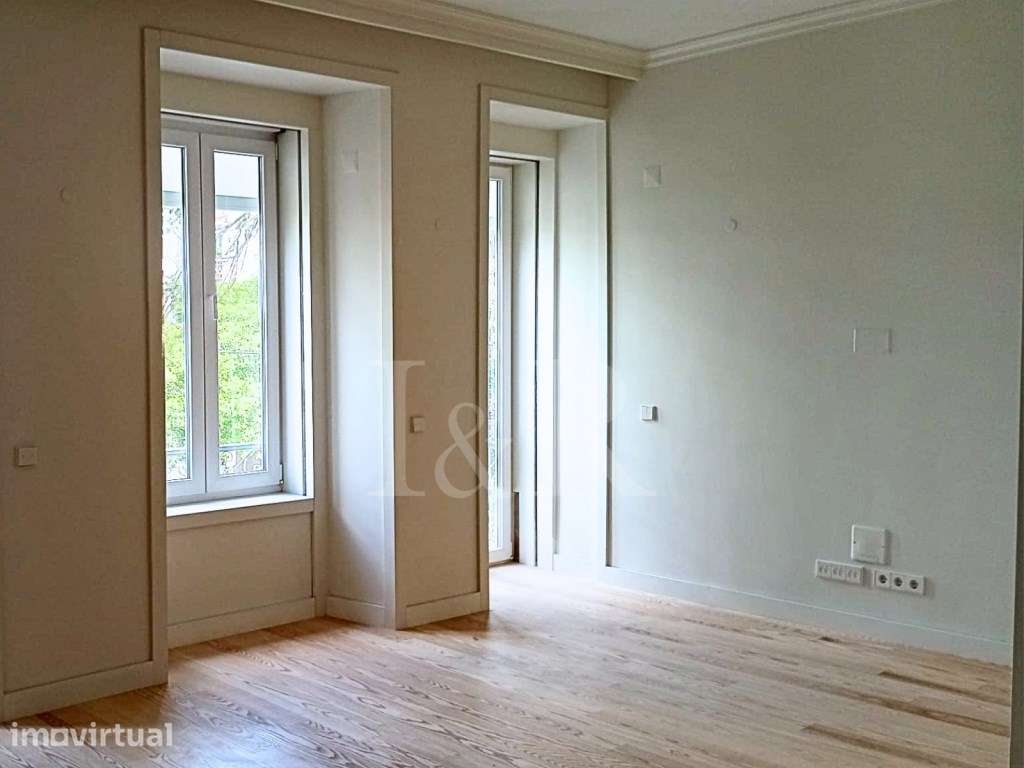 Apartamento T2 com varanda, junto ao Marquês Pombal, Lisboa - Grande imagem: 3/36