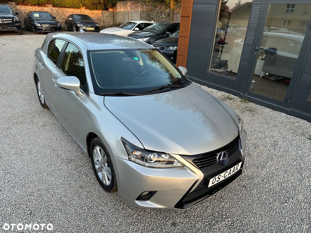 Lexus CT ver-200h - 19