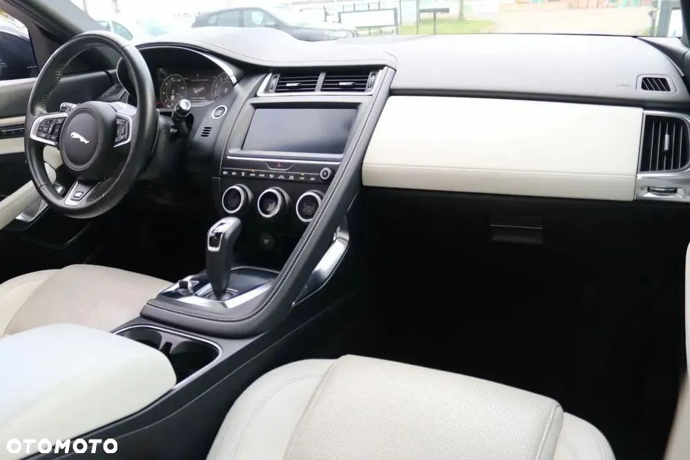 Jaguar E-Pace P300 AWD R-Dynamic SE - 18