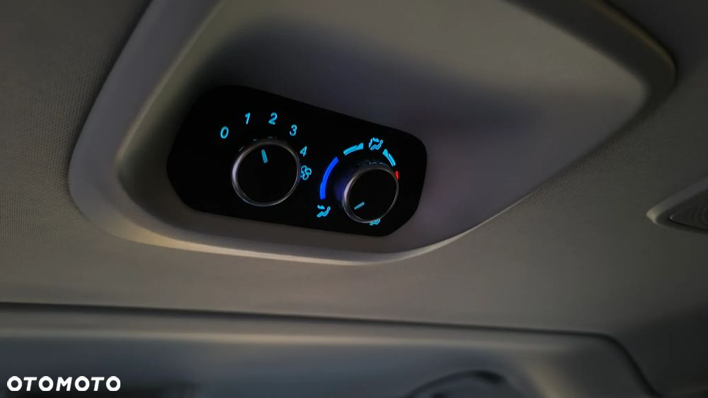 Ford Tourneo Custom 2.0 EcoBlue L1 Titanium - 17