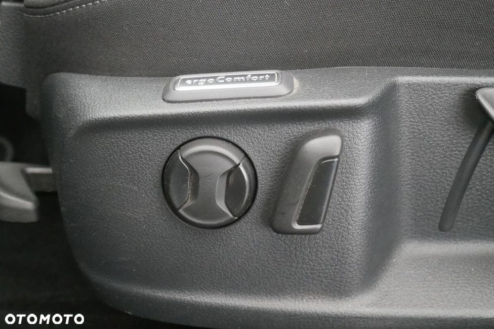 Volkswagen Passat Variant 2.0 TSI Business DSG - 28