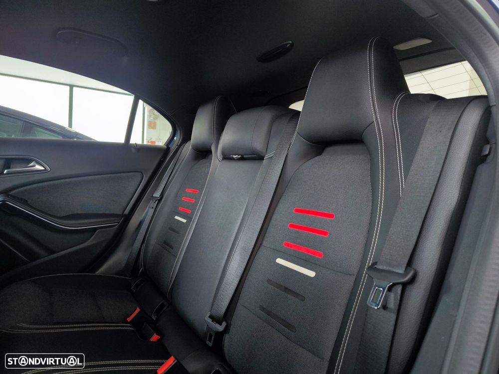 Mercedes-Benz A 180 d AMG Line - 12