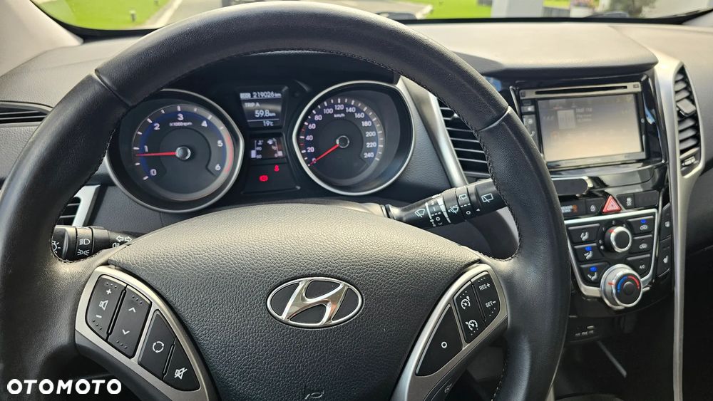 Hyundai i30 blue 1.6 CRDi Trend - 14