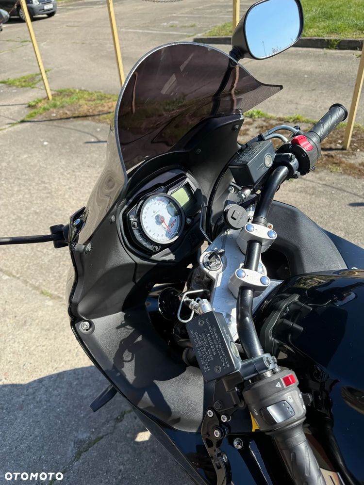 Suzuki GSX - 23
