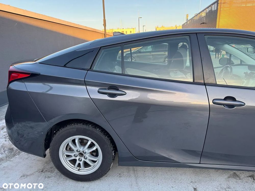 Toyota Prius ver-1-8-hybrid-executive - 5