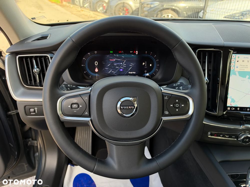Volvo XC 60 B4 B Momentum Pro - 24