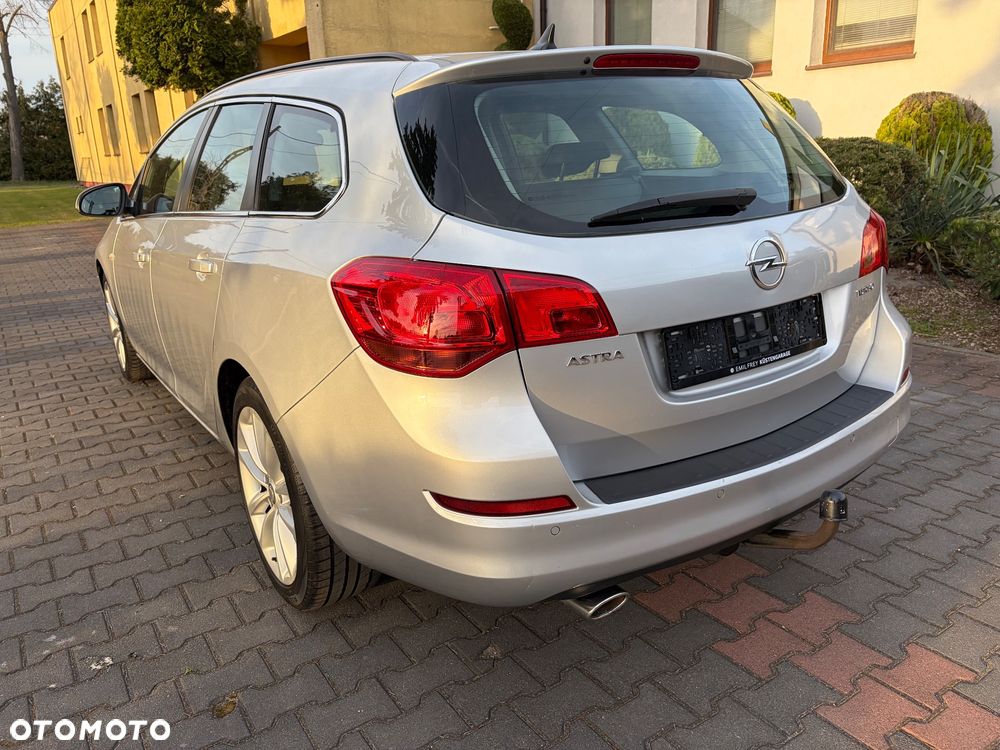 Opel Astra 1.6 Turbo Edition - 10