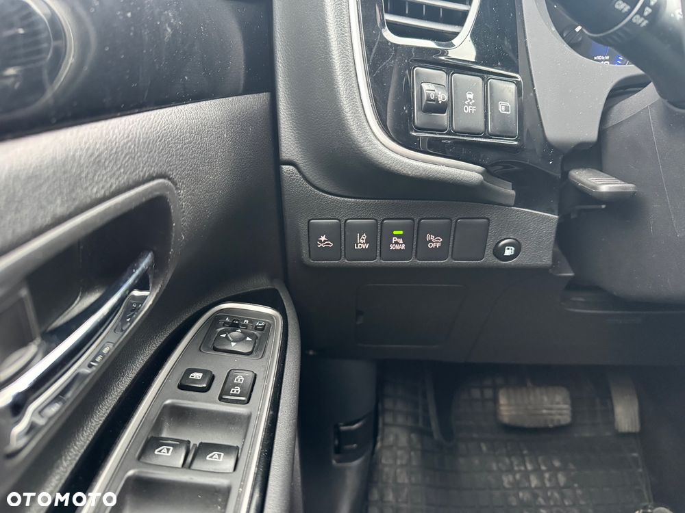 Mitsubishi Outlander - 18