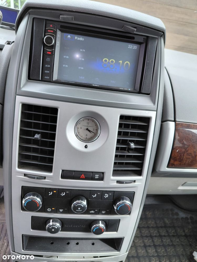 Chrysler Town & Country - 30