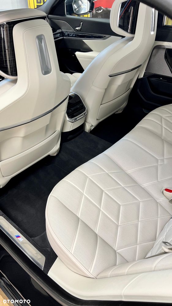 BMW Seria 7 - 16