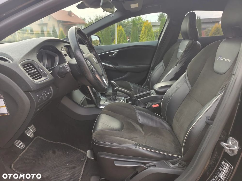 Volvo V40 D2 R Design - 12